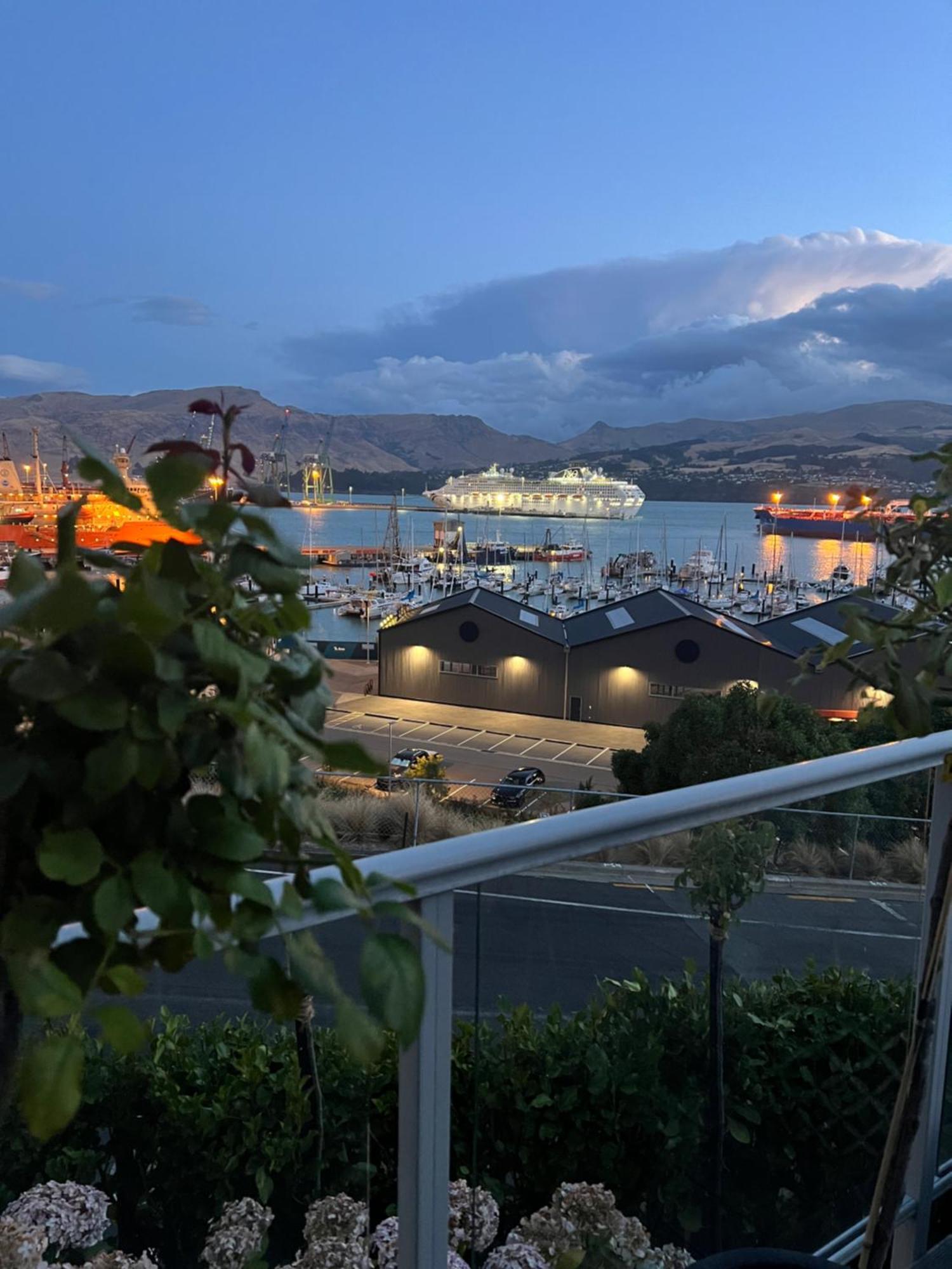 Отель Sea Views In Luxury At Lyttelton Boatique House - 14 Km From Christchurch Экстерьер фото